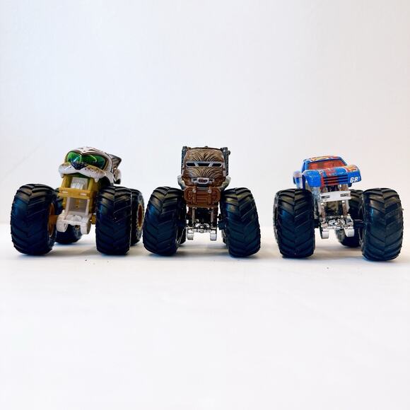 ❌SOLD❌ Hot Wheels Monster Trucks Race Ace #68 Scratch Attack, Star War Chewbacca - Picture 6 of 9